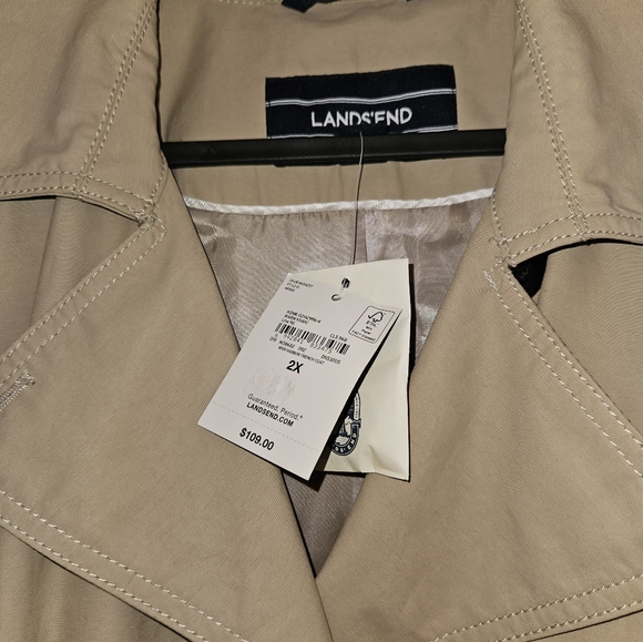 Lands End Classic raincoat - Picture 2 of 3